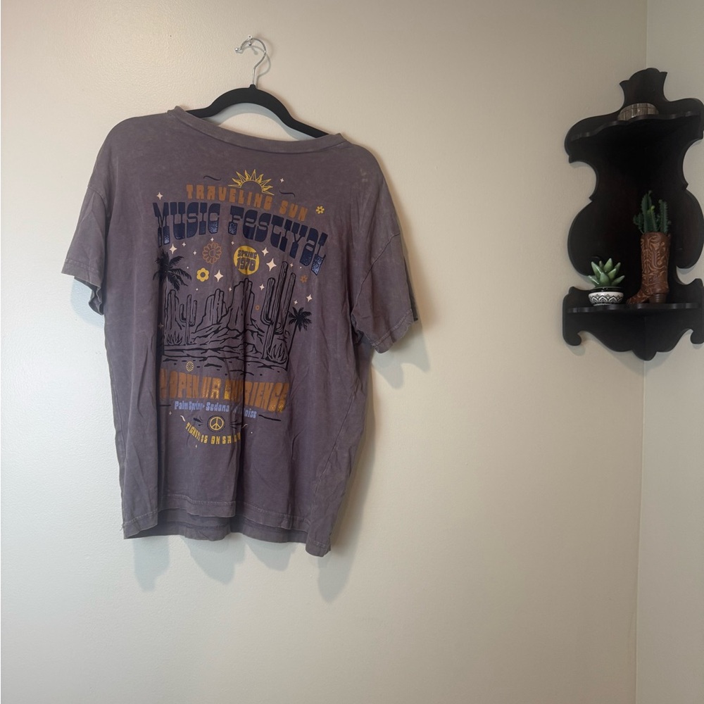 Cleo Gray Graphic Short Sleeve Tee